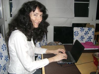 Anett am Computer